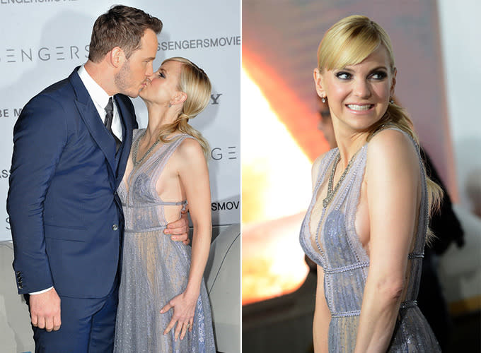 Anna Faris unterstützte ihren Mann Chris Pratt bei der Premiere seines neuesten Films “Passengers” in Westwood, Kalifornien. Dabei trug sie eine traumhafte Robe, die für sexy Einblicke sorgte. Kein Wunder, dass da auch ihr Ehemann nicht wiederstehen konnte. (Bilder: Getty Images)