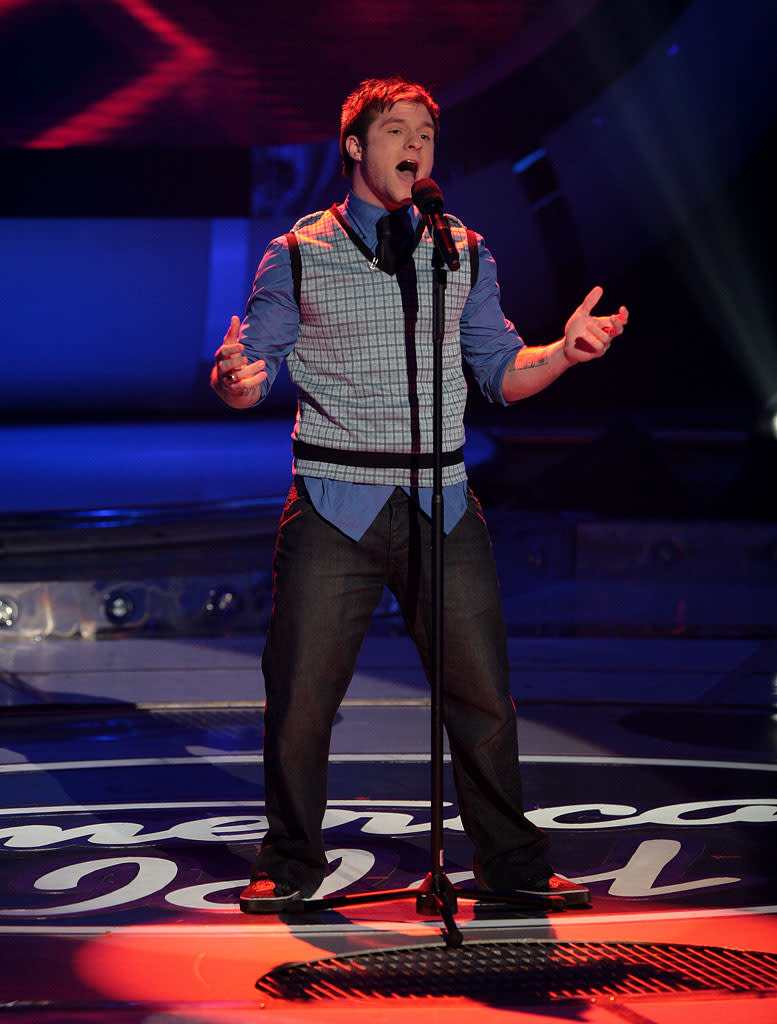 Blake Lewis performs as one of the top 3 contestants on the 6th season of American Idol.