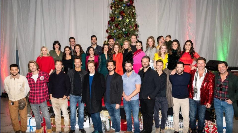 Over 30 holiday movie fan favorites including Chad Michael Murray, Lacey Chabert, Jonathan Bennett, Bethany Joy Lenz, Melissa Joan Hart, Danica McKellar & many more attended That’s4Entertainment’s Christmas Con 2022 at the New Jersey Expo Center. (Kristin Locurto)