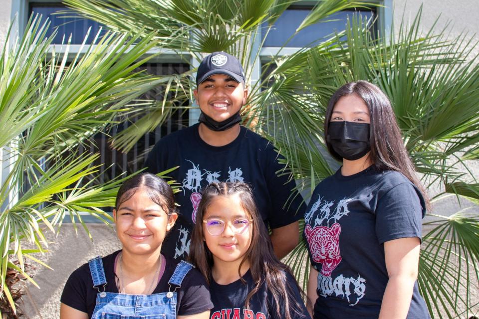 Thomas Jefferson Middle School students, from left, Keanna Atchison, D'Artagnan Leon-Montano (back), Romina Lopez Mendoza, Cassandra Herrera