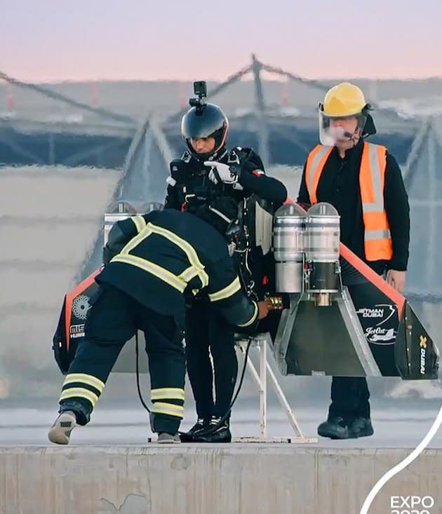 Watch jetpack pilot Vince Reffet set a new altitude record in Dubai