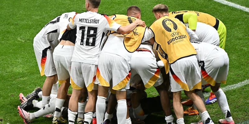 Große Freude nach dem Ausgleichstreffer gegen die Schweizer bei der DFB-Elf<span class="copyright">AFP via Getty Images</span>