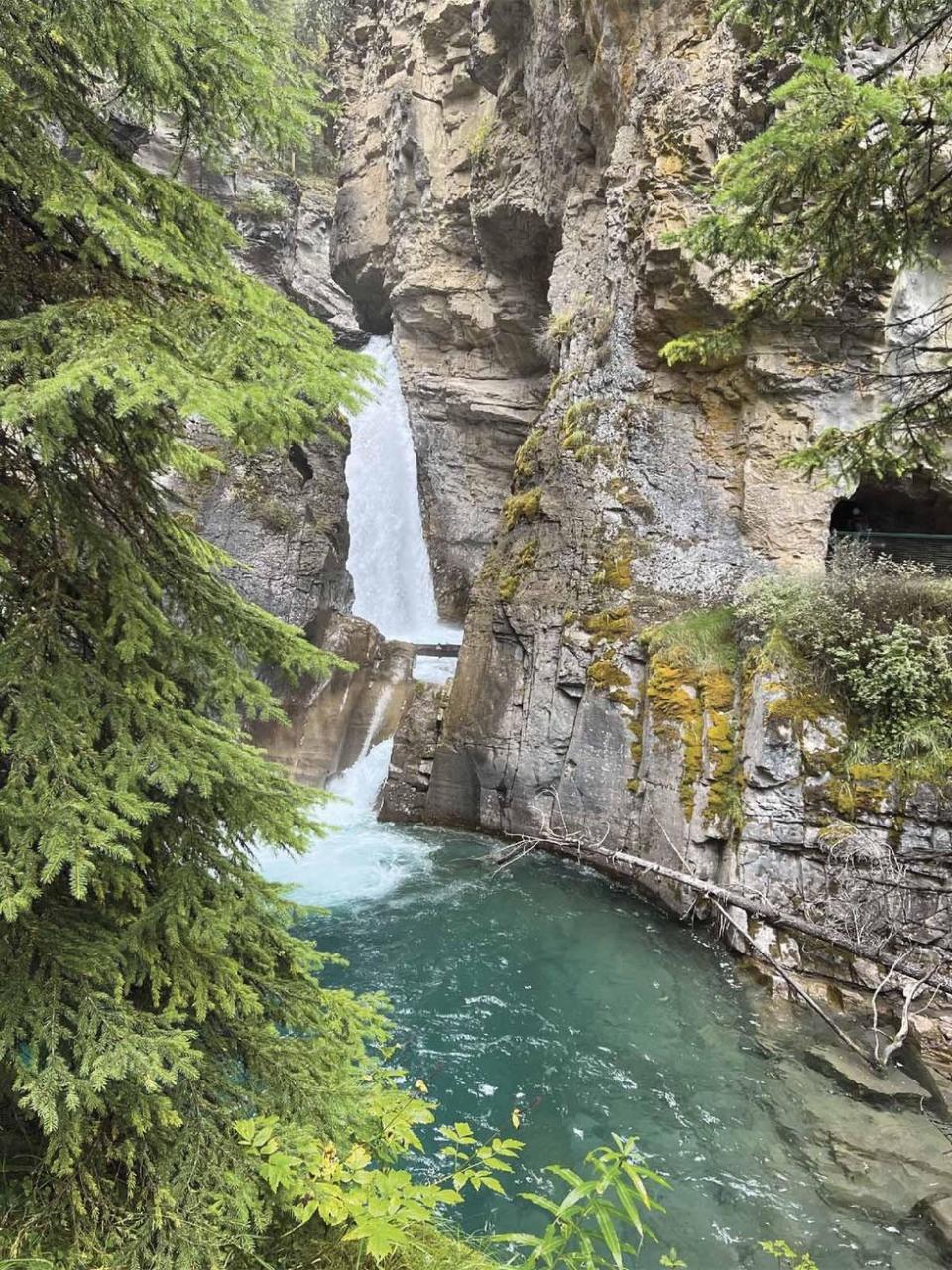 \u200bLower Johnston Canyon Falls