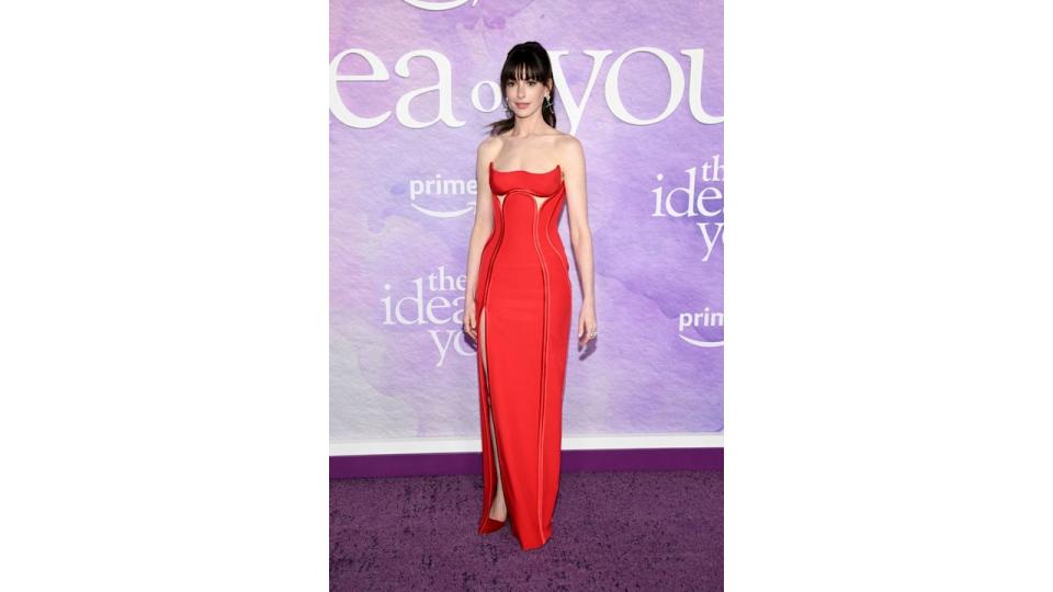 Anne Hathaway stuns in red gown