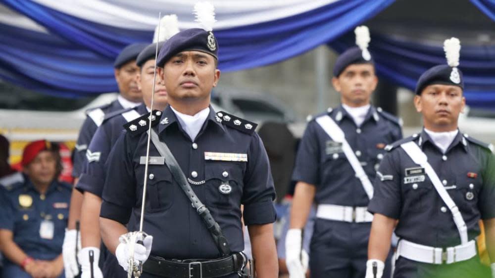 Assistant Superintendent Jasni Zolpa who was USJ 8 police station chief is seen here during a ceremony. ― Picture courtesy of USJ residents