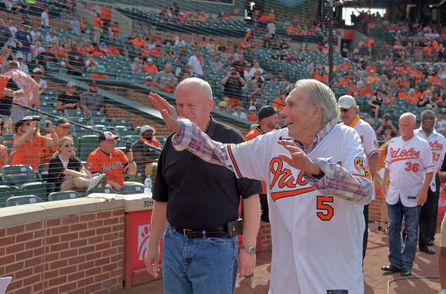 Brooks Robinson dies at 86