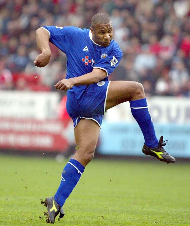 Les Ferdinand scores for Leicester