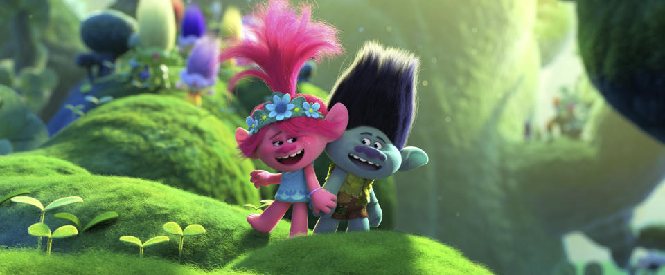 Ramón (con la voz en español de Benny Ibarra) y Poppy (con la voz de Belinda) en una escena de "Trolls World Tour" en una imagen proporcionada por DreamWorks Animation. La película animada se estrena el 24 de septiembre en México. (DreamWorks Animation via AP)