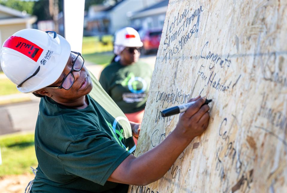 Linda McLaurin, ReStore donations coordinator, joined other Habitat staff, board members, volunteers, and donors in writing congratulatory messages to future homebuyers, Thursday, Aug. 17. The Memphis ReStore serves as an ongoing fundraiser for Memphis Habitat.