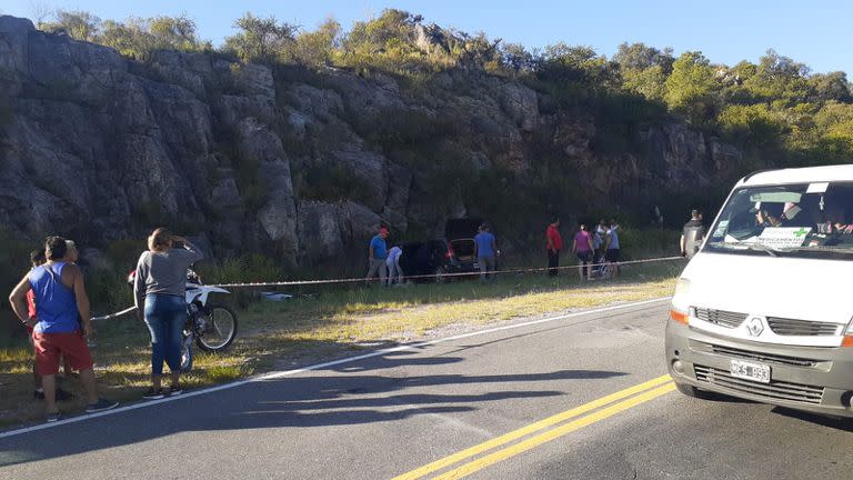 El Citröen que embistió conta una montaña en las Altas Cumbres, Córdoba