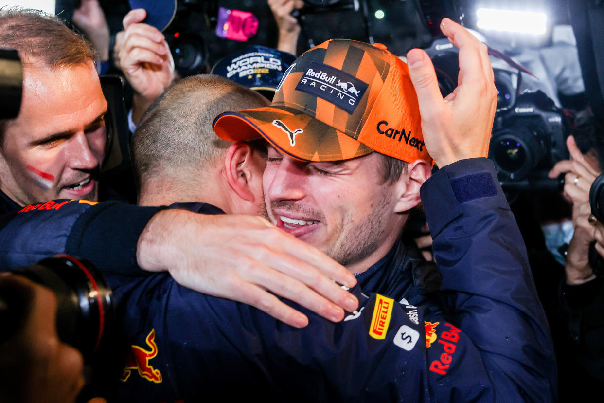 Max Verstappen se proclamó bicampeón al imponerse del Campeonato Mundial de Fórmula 1 en el caos de Suzuka (Photo by Peter Fox/Getty Images).