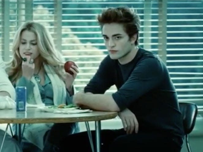 Jackson Rathbone, Ashley Greene, Kellan Lutz, Nikki Reed, and Robert Pattinson in "Twilight."