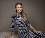 <p>Filmschönheit Blake Lively mauserte sich über die Jahre zur absoluten Stilikone. Seit Jahren ist sie auch ein Gesicht von Chanel und trägt die Designerklamotten vor sowie neben der Kamera. Auch bei einem Pressetermin ihres Films „All I See Is You“ trug sie einen Chanel-Overall mit Hahnentrittmuster. (Bild: AP Photo) </p>