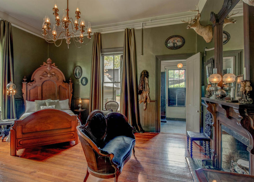 Parkettboden, opulente Kamine und viktorianisches Flair: Das Haus aus dem 19. Jahrhundert wurde 2019 zu alter Pracht renoviert (Bild: ddp images)