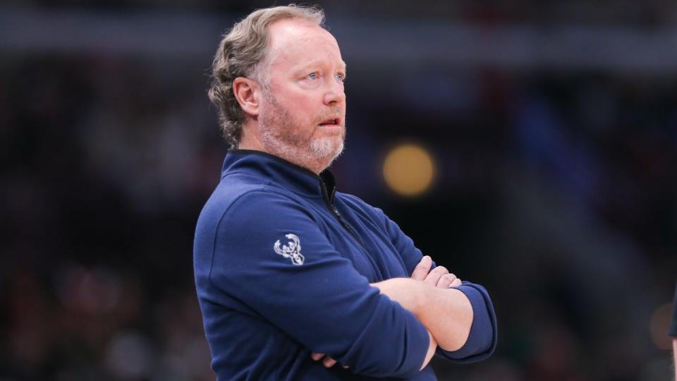 <div>CHICAGO, IL - DECEMBER 28: Milwaukee Bucks Head Coach Mike Budenholzer looks on during an NBA game between the Milwaukee Bucks and the <a class="link " href="https://sports.yahoo.com/nba/teams/chicago/" data-i13n="sec:content-canvas;subsec:anchor_text;elm:context_link" data-ylk="slk:Chicago Bulls;sec:content-canvas;subsec:anchor_text;elm:context_link;itc:0">Chicago Bulls</a> on December 28, 2022, at the United Center in Chicago, IL.</div> <strong>(Photo by Melissa Tamez/Icon Sportswire via Getty Images)</strong>