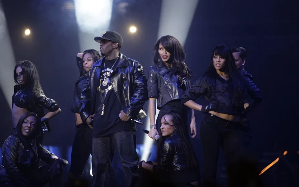 Diddy performing with Cassie in 2006