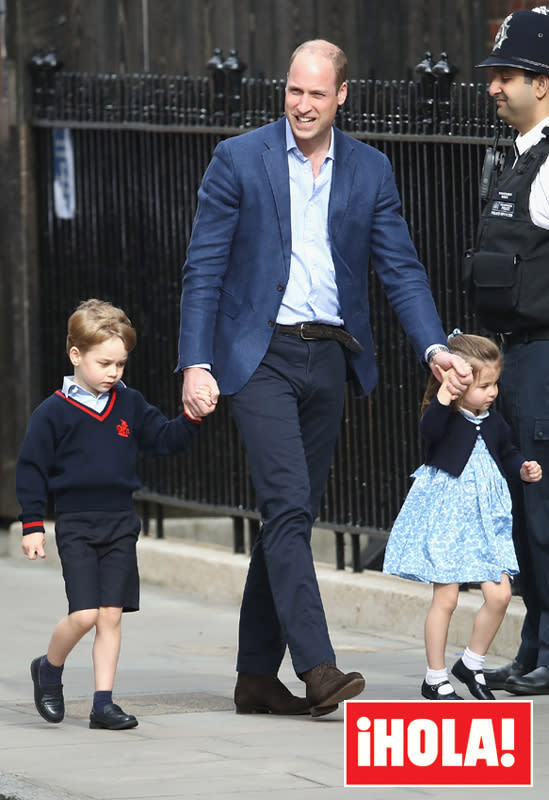 El príncipe Guillermo acompaña a sus hijos, el príncipe George y la princesa Charlotte a conocer a su nuevo hermano