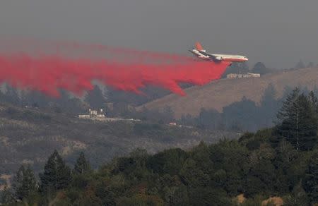 An air tanker drops retardant to contain a wildfire outside Santa Rosa, California, U.S., October 15, 2017. REUTERS/Jim Urquhart