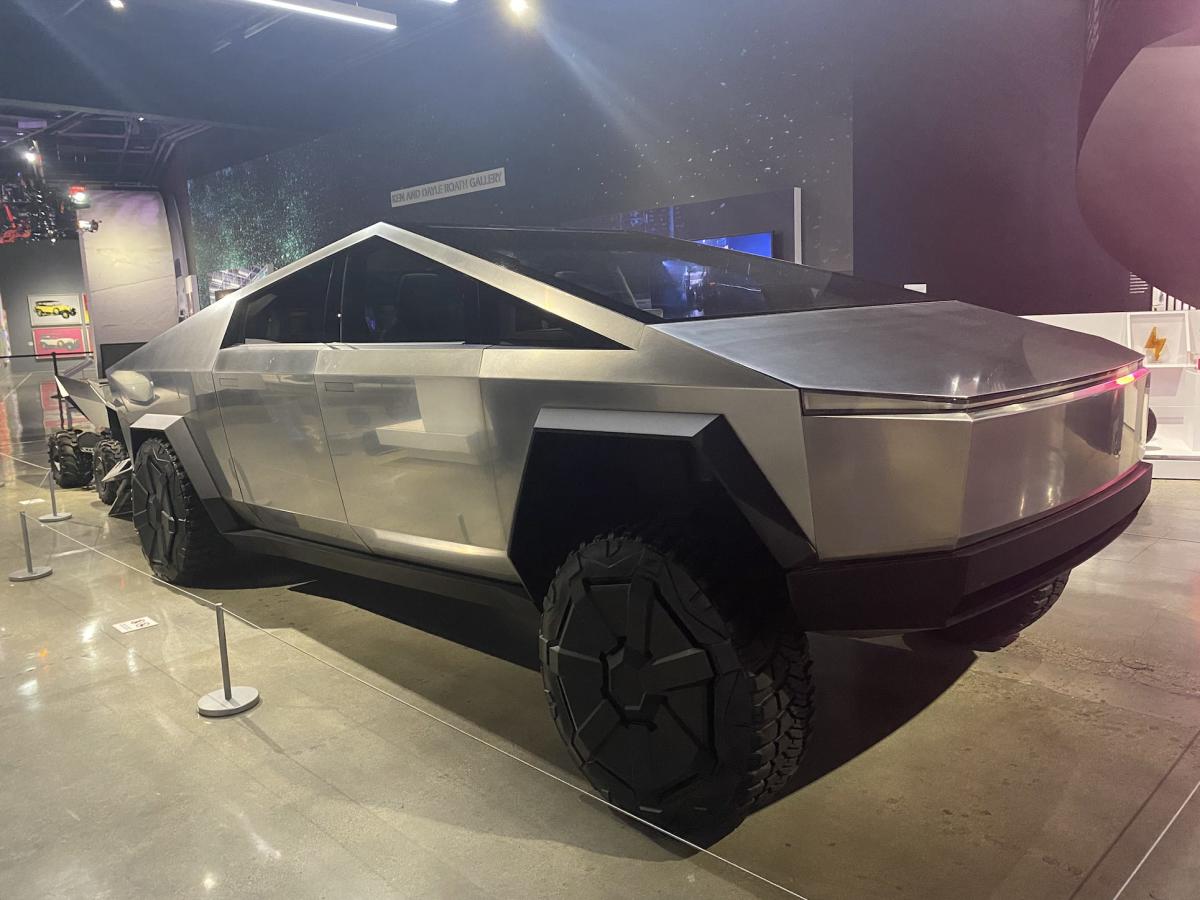 Watch new videos of Tesla's Cybertruck that show off new features —  including its 'vault' and no door handles - Yahoo Sports