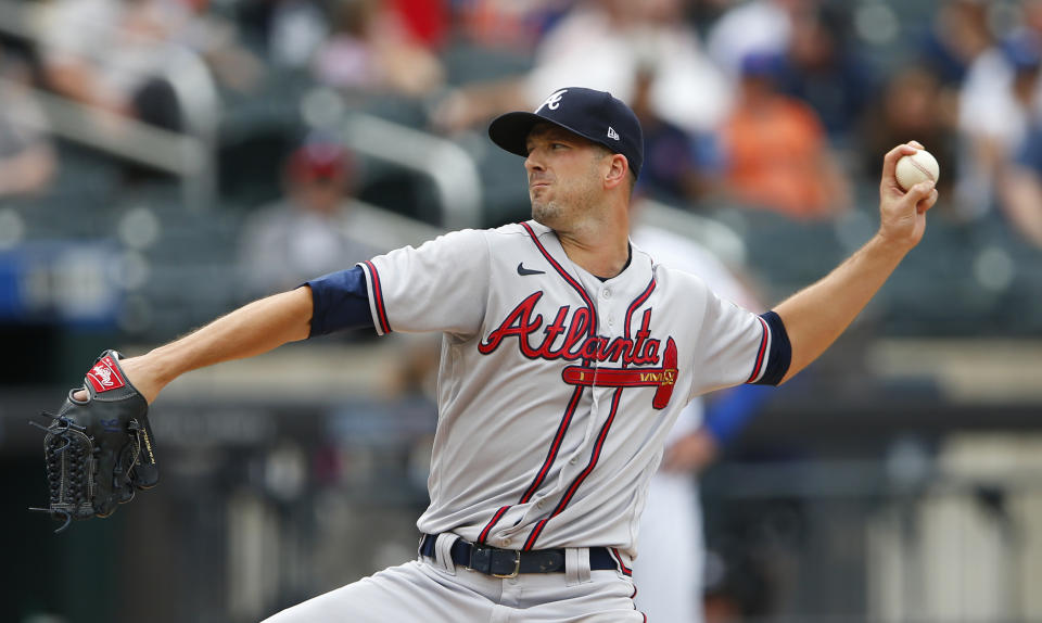 Atlanta Braves starting pitcher Drew Smyly (18) throws against the New York Mets during the second inning of a baseball game. Saturday, July 29, 2021, in New York. (AP Photo/Noah K. Murray)