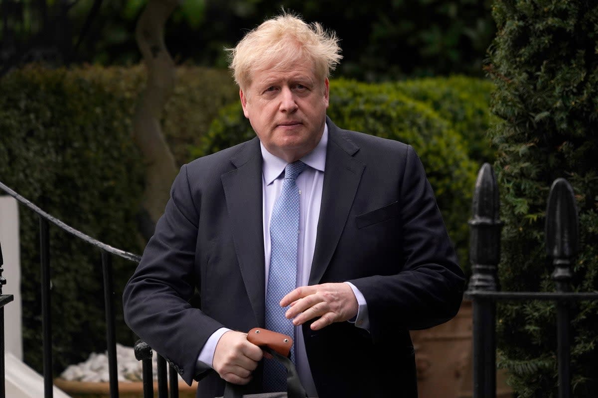 Boris Johnson to šokující oznámení učinil v pátek večer (Associated Press).