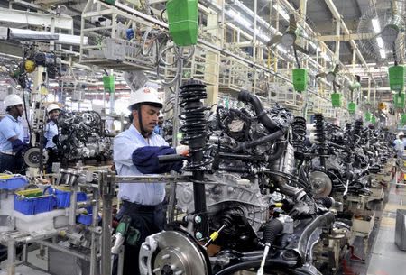 Employee work on the engines of Toyota cars inside the manufacturing plant of Toyota Kirloskar Motor in Bidadi, on the outskirts of Bengaluru, India, November 7, 2015. REUTERS/Abhishek N. Chinnappa