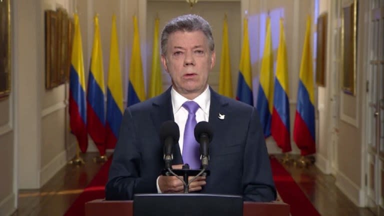 El presidente de Colombia, Juan Manuel Santos, desistió este martes acudir a la Unasur por la crisis con Venezuela y negó acusaciones de Nicolás Maduro sobre un plan en Bogotá para asesinarlo.