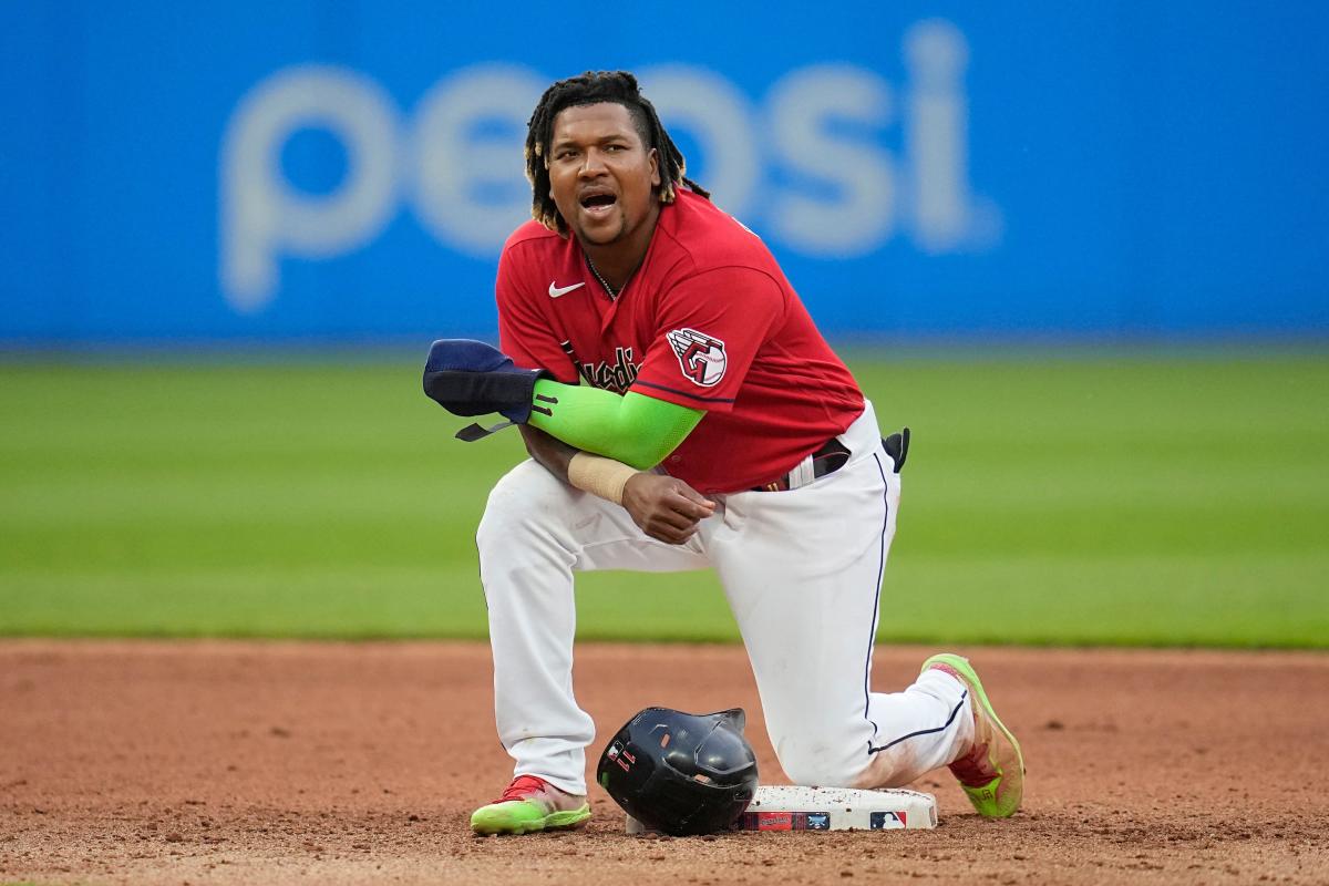 Guardians miss out on first baseman Jose Abreu; offered 3-year deal 