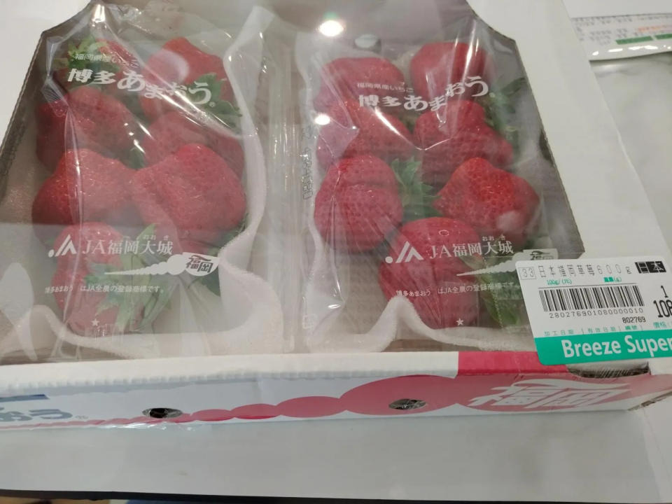 <strong>微風超市販售之「日本福岡草莓」被查驗出含有農藥殘留。（圖／北市衛生局提供，下同）</strong>