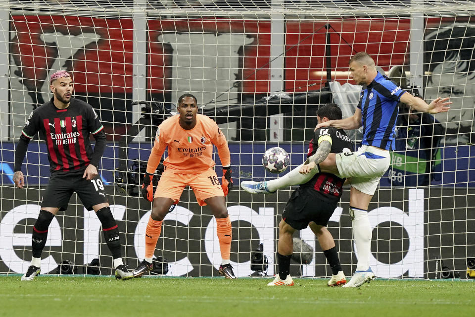 Inter Milan's Edin Dzeko, right, scores his side's opening goal during the Champions League semifinal first leg soccer match between AC Milan and Inter Milan at the San Siro stadium in Milan, Italy, Wednesday, May 10, 2023. (Spada/LaPresse via AP)