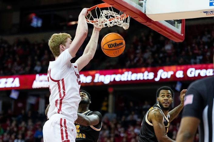 Steven Crowl has big night as Wisconsin Badgers enjoy rare breather ...