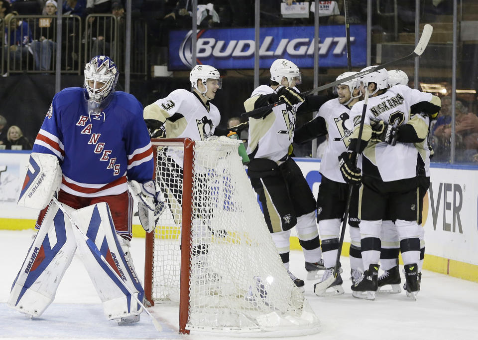 New York Rangers goalie Henrik Lundqvist, left, of Sweden, reacts as the Pittsburgh Penguins celebrate a goal by Chris Kunitz during the third period of a second-round NHL Stanley Cup hockey playoff series Wednesday, May 7, 2014, in New York. The Penguins won 4-2. (AP Photo/Frank Franklin II)