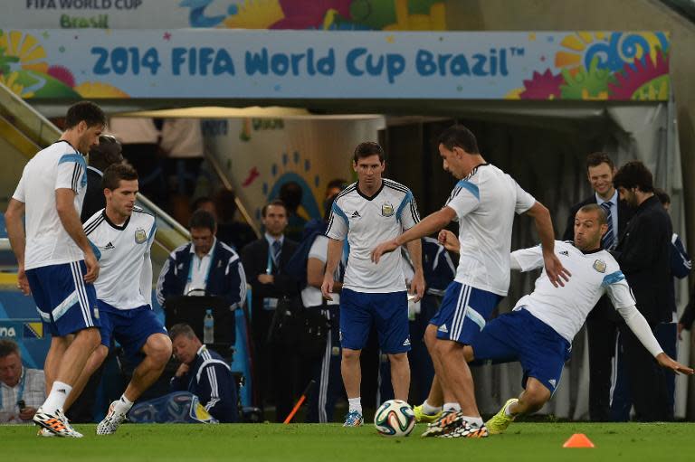 (From L) Argentina's Martin Demichelis, Fernando Gago, Lionel Messi, Maxi Rodriguez and Javier Mascherano play during a training session at Maracana stadium in Rio de Janeiro, Brazil, on June 14, 2014