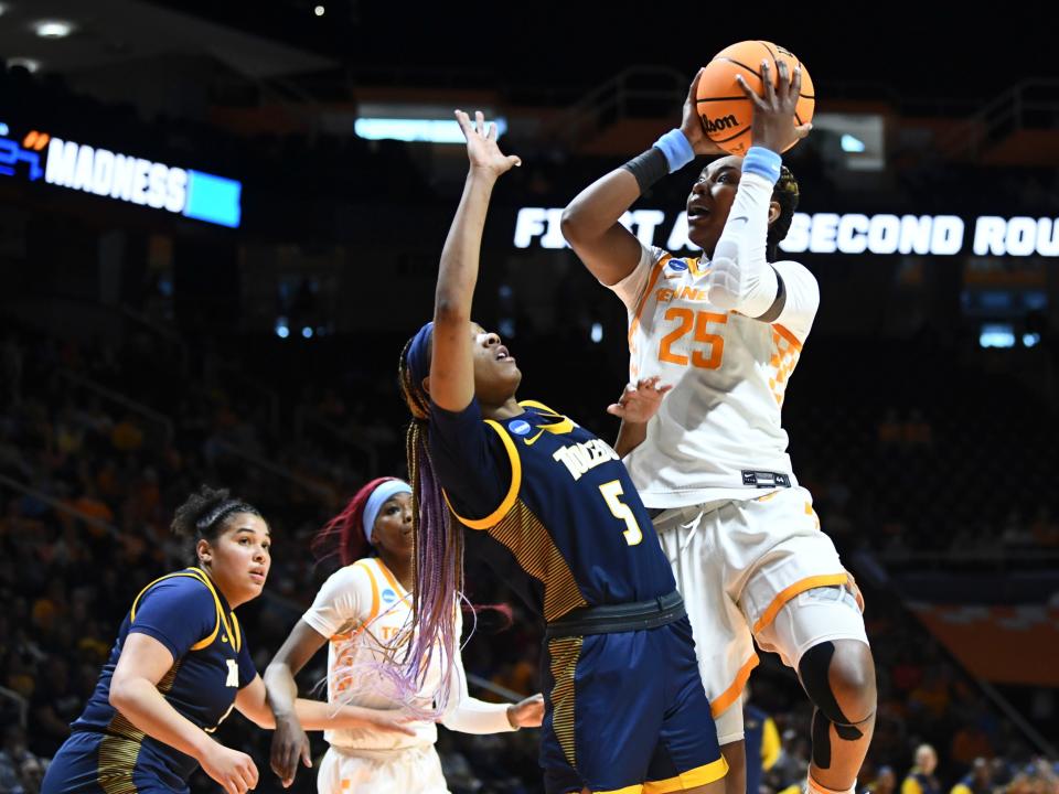 Tennessee's Jordan Horston (25) with a shot attempt over Toledo's Quinesha Lockett (5) in the second round of the NCAA basketball tournament in Knoxville, Tenn. on Monday, March 20, 2023. 