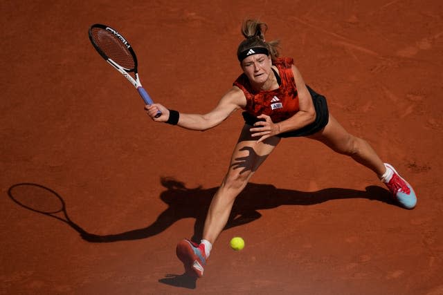 Karolina Muchova reaches for a forehand 