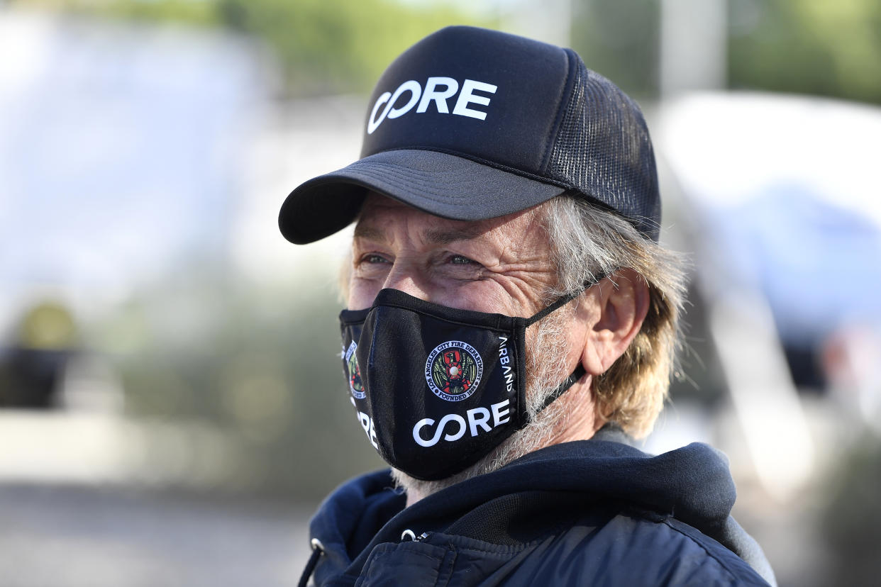 LOS ANGELES, CALIFORNIA - DECEMBER 30: CORE chairperson Sean Penn visits a coronavirus vaccination site at Lincoln Park on December 30, 2020 in Los Angeles, California. Los Angeles will use three existing testing sites as vaccination centers for healthcare workers. (Photo by Frazer Harrison/Getty Images)