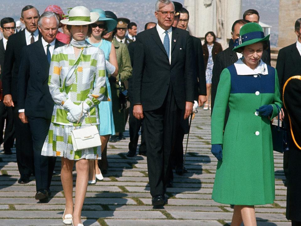 Queen Elizabeth ll and her daughter Princess Anne tour Turkey in 1971.