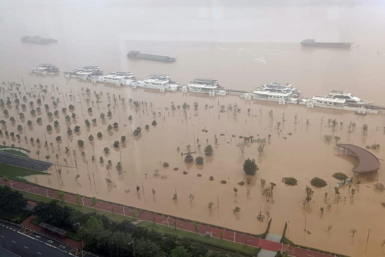 Des zones inondées après des pluies torrentielles à Qingyuan, dans le sud de la Chine, le 22 avril 2024 (STR)