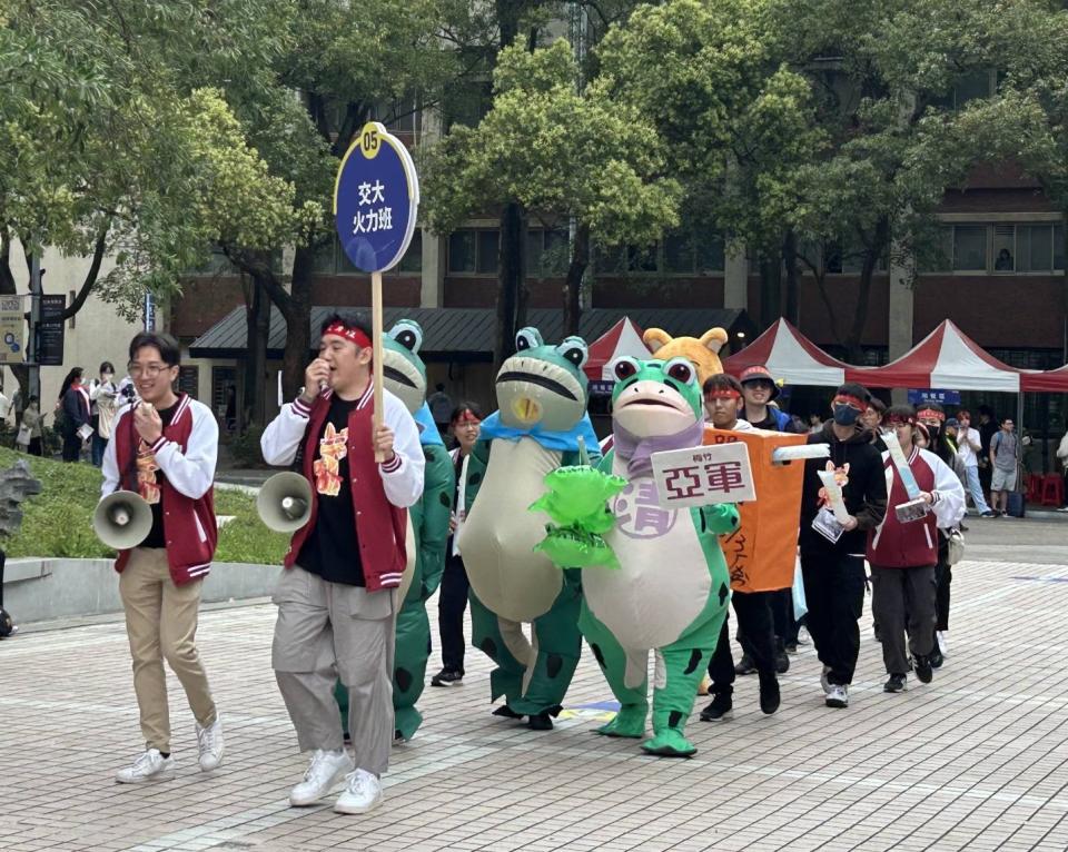 陽明交大第三屆校慶踩街嘉年華，最佳造型獎。（圖/記者黃溎芬翻攝）