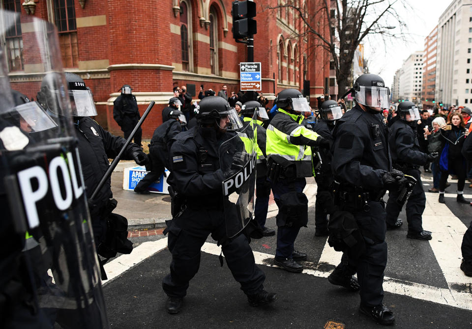 Anti-Trump inauguration protests break out in U.S.