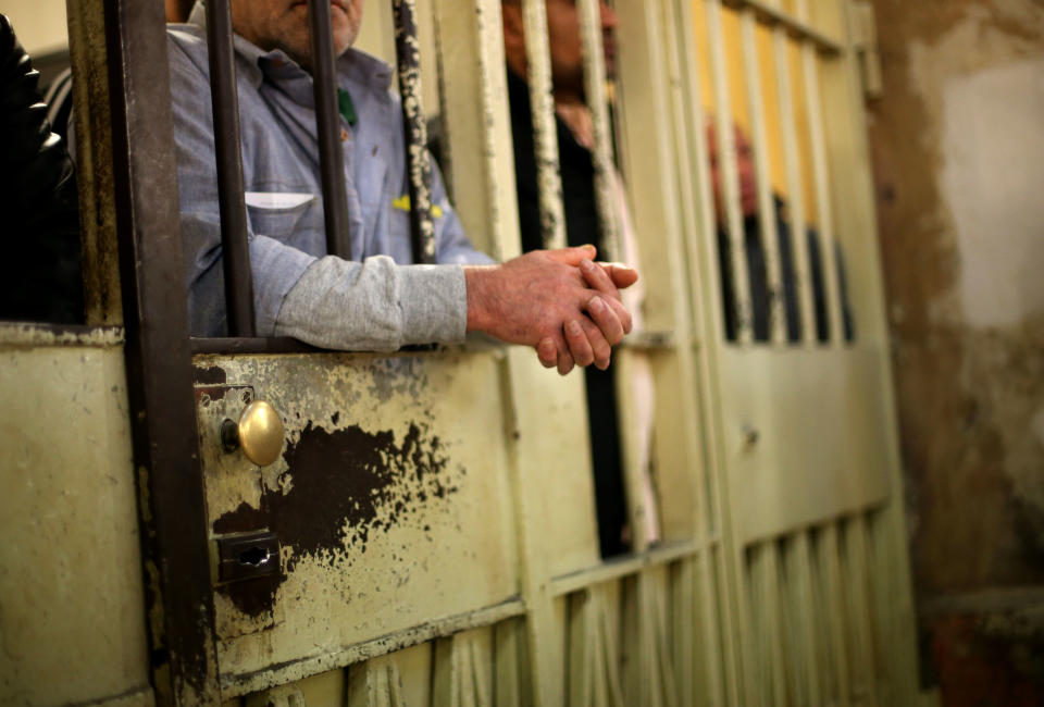 Foto LaPresse - Stefano Porta 25/12/2017 Milano ( Mi ) Cronaca Nel carcere di Milano San Vittore l'Arcivescovo Mario Delpini incontra i detenuti, il personale dellâamministrazione penitenziaria e la direzione dellâIstituto Nella foto: detentui