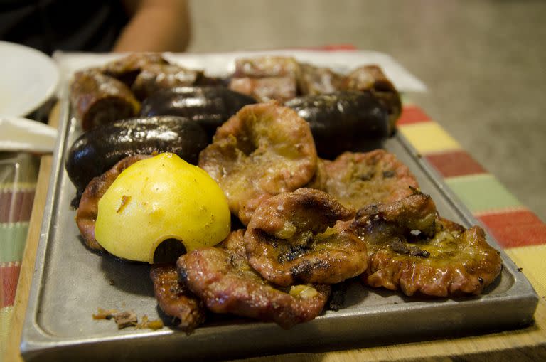 Ambos pacientes dijeron que comieron achuras