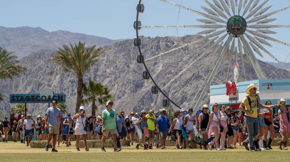 Crowd at Stagecoach