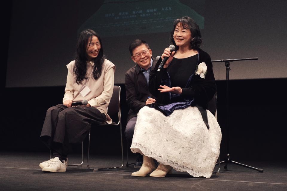 陸小芬（右1）獲頒大阪亞洲電影節「最佳演員獎」。（圖／威視提供）