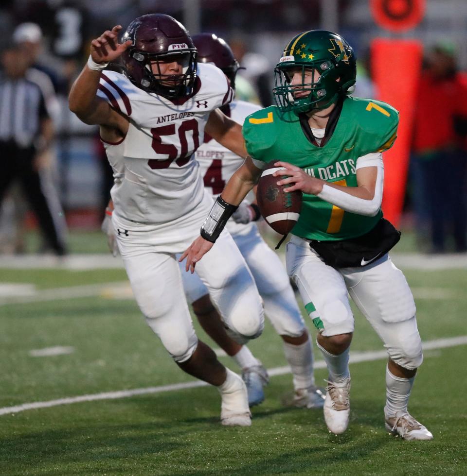 Idalou's Tate Hendley (7) carries the ball against Abernathy, Friday, Oct. 7, 2022, at Reddell Field in Idalou.