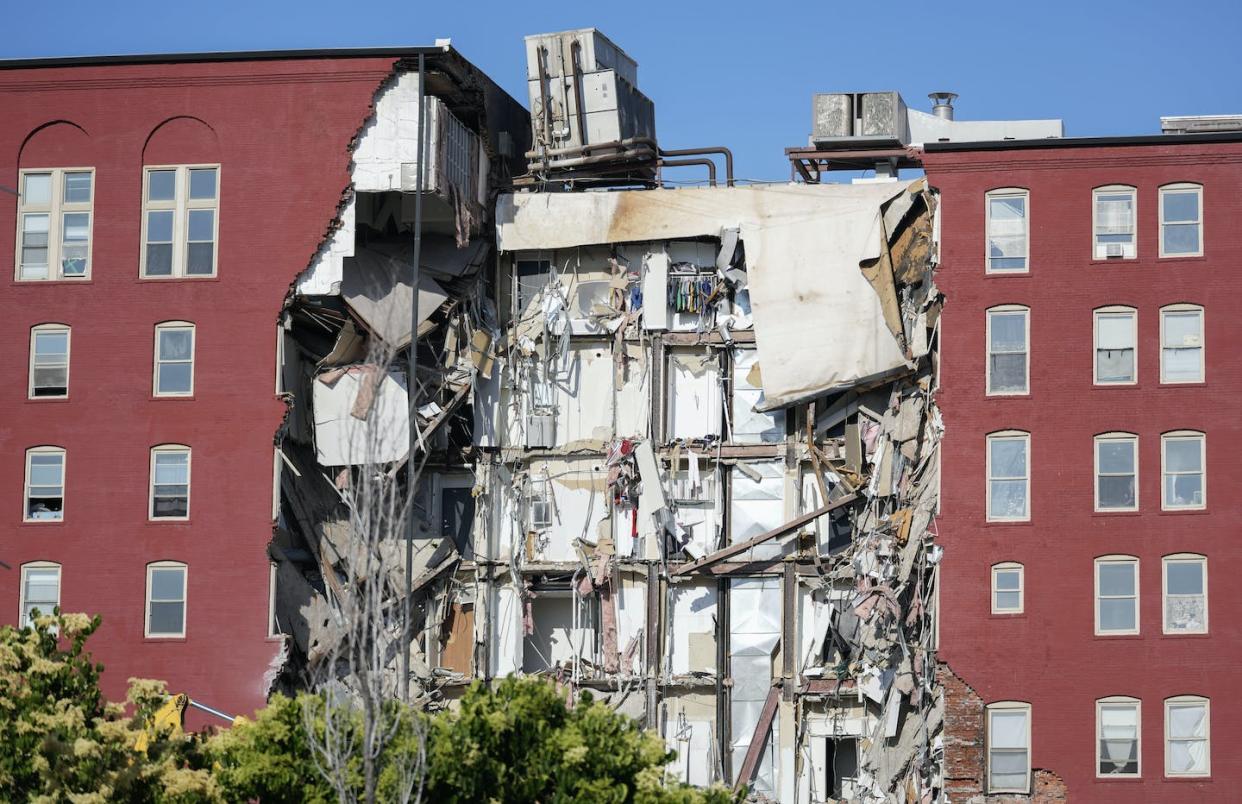 This six-story apartment building in Davenport, Iowa, had clear signs of trouble before it partially collapsed in May 2023. <a href="https://newsroom.ap.org/detail/BuildingCollapseIowa/de2d6d38aa2e4925a6bc2a585b6266df/photo" rel="nofollow noopener" target="_blank" data-ylk="slk:AP Photo/Charlie Neibergall;elm:context_link;itc:0;sec:content-canvas" class="link ">AP Photo/Charlie Neibergall</a>