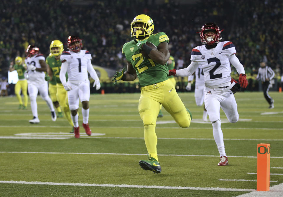 Oregon running back Royce Freeman finishes his college career with 5,621 rushing yards — officially sixth-most in FBS history. (AP Photo/Chris Pietsch)