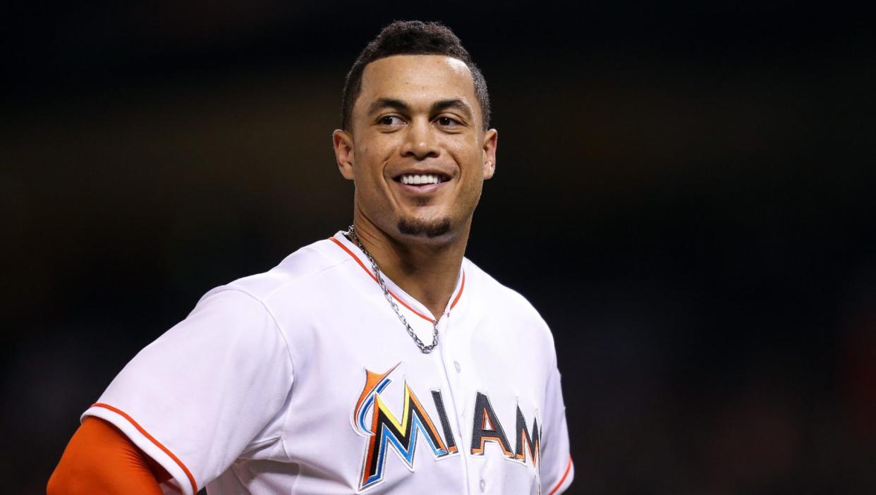 The latest on the Giancarlo Stanton trade saga won't make Giants or Cardinals fans happy. (AP)