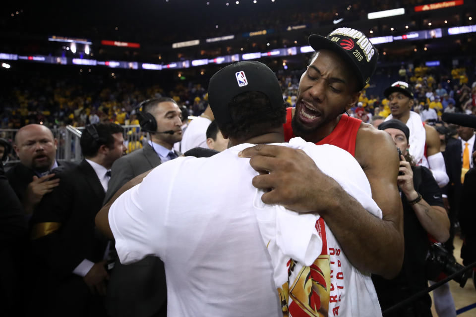 OAKLAND, CALIFORNIA - JUNE 13: Kawhi Leonard #2 of the Toronto Raptors celebrates his teams win victory over the Golden State Warriors in Game Six to win the 2019 NBA Finals at ORACLE Arena on June 13, 2019 in Oakland, California. NOTE TO USER: User expressly acknowledges and agrees that, by downloading and or using this photograph, User is consenting to the terms and conditions of the Getty Images License Agreement. (Photo by Ezra Shaw/Getty Images)