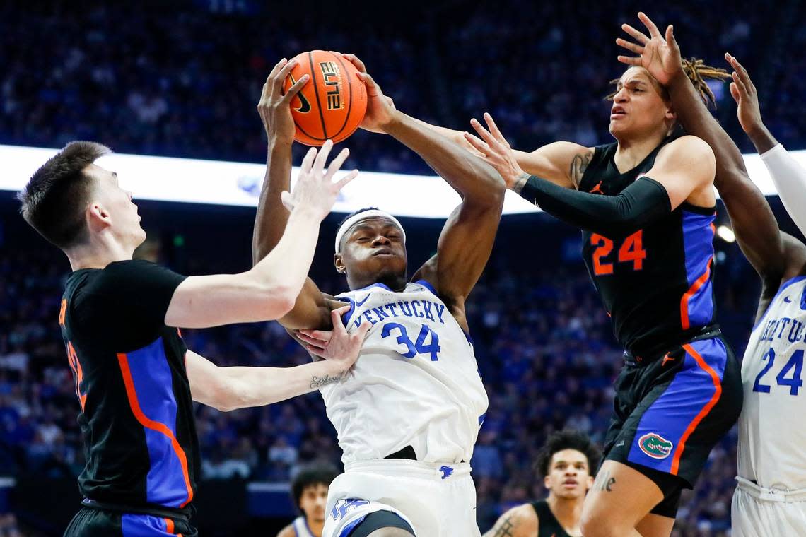 Kentucky star Oscar Tshiebwe (34) has 15 rebounds and three assists in UK’s 82-77 win over Florida Saturday night but made only two of 14 shots and finished with four points.